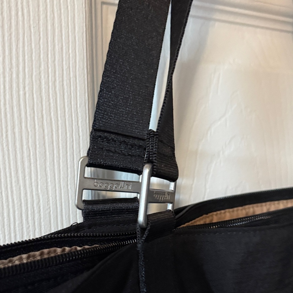 Baggallini Black Tavel Tote Bag EUC - Picture 10 of 10